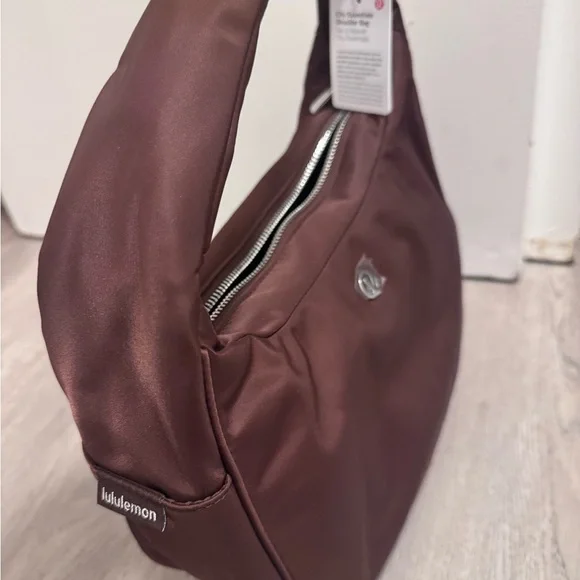 Lululemon City Essentials 4L BagLava Cake